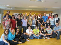 Die Kinaesthetics-TrainerInnen - 25 AbsolventInnen der Kinaesthetics-TrainerInnen Ausbildung Stufe 1 Linz 2011-2012